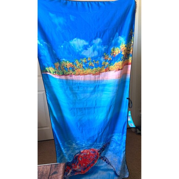 Reversible Beach Towel With Tropical Island & Turtle Design 100% Polyester Light - Picture 1 of 4